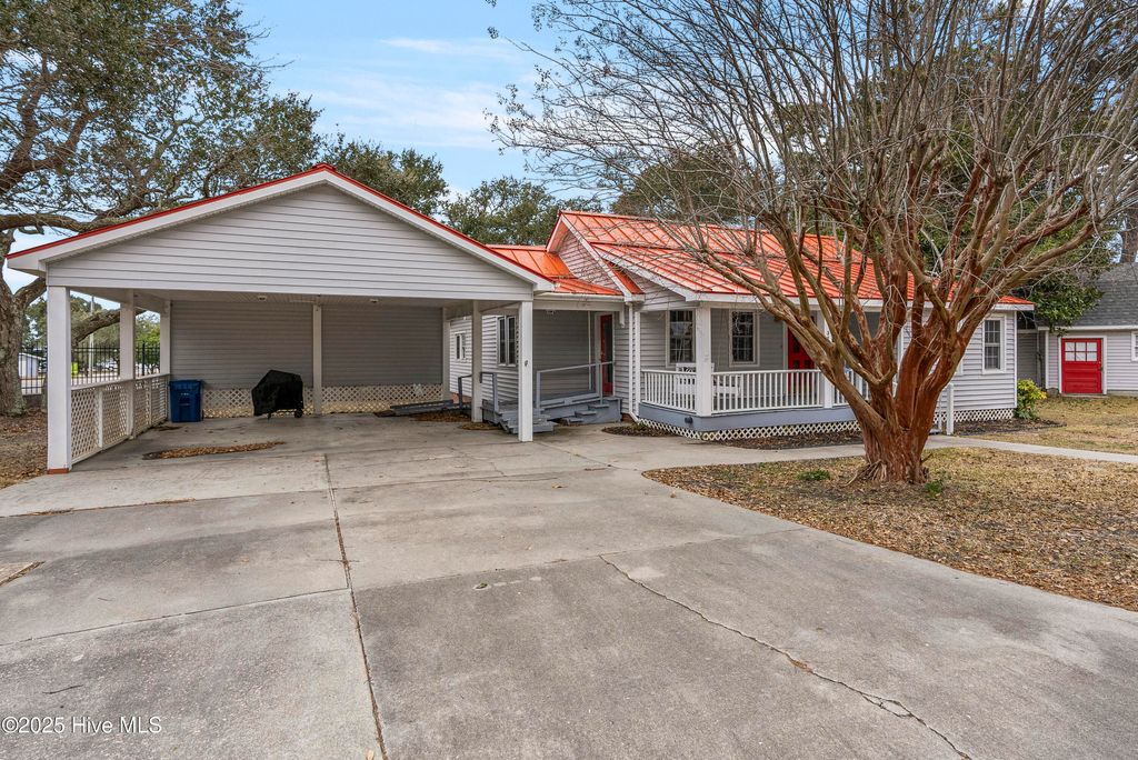Photo of 3401 Taylor Street, Morehead City, NC 28557 (MLS # 100487967)