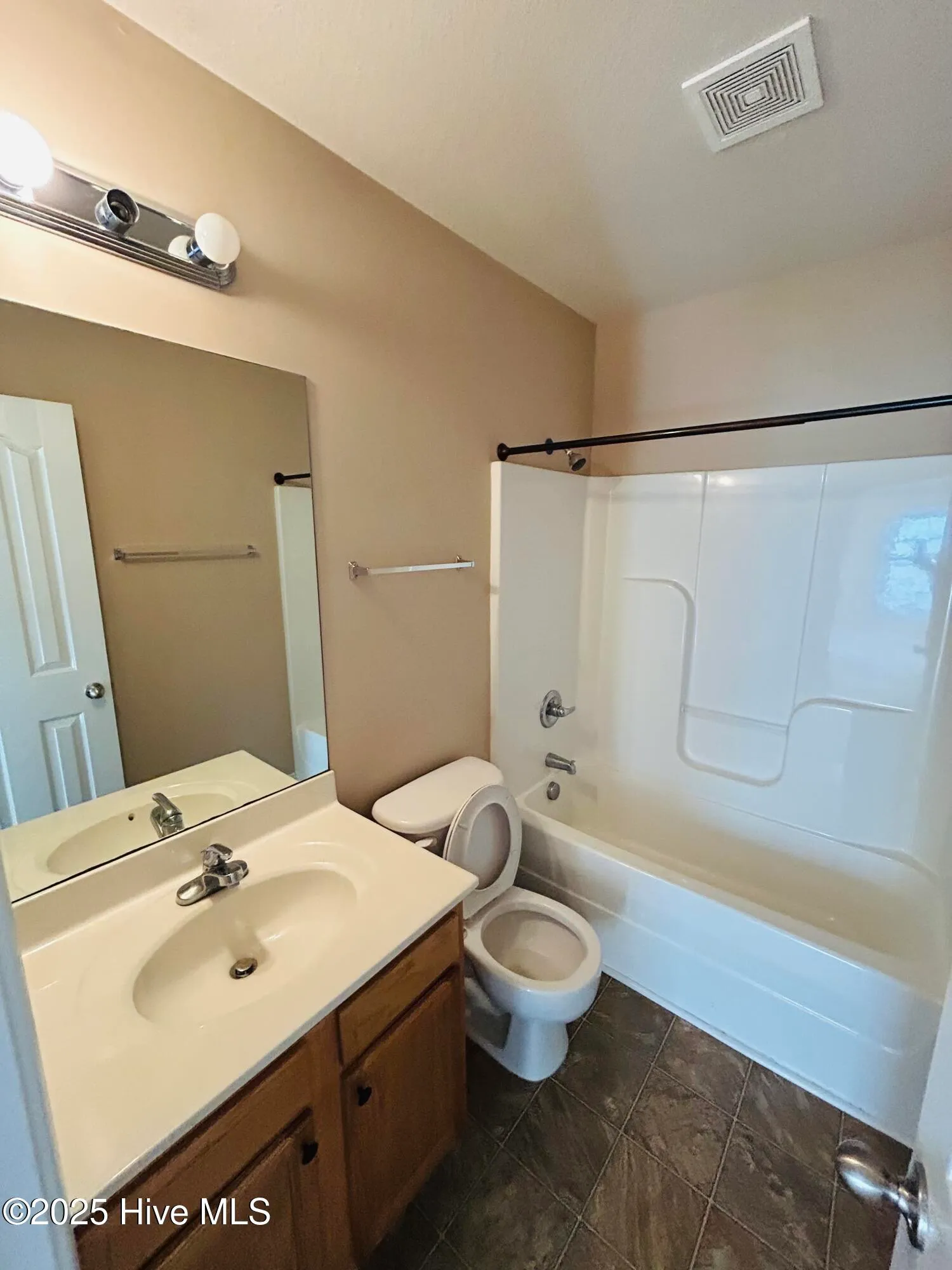 Jacksonville, North Carolina 28546, United States, 3 Bedrooms Bedrooms, ,3 BathroomsBathrooms,Residential,Pending,196667