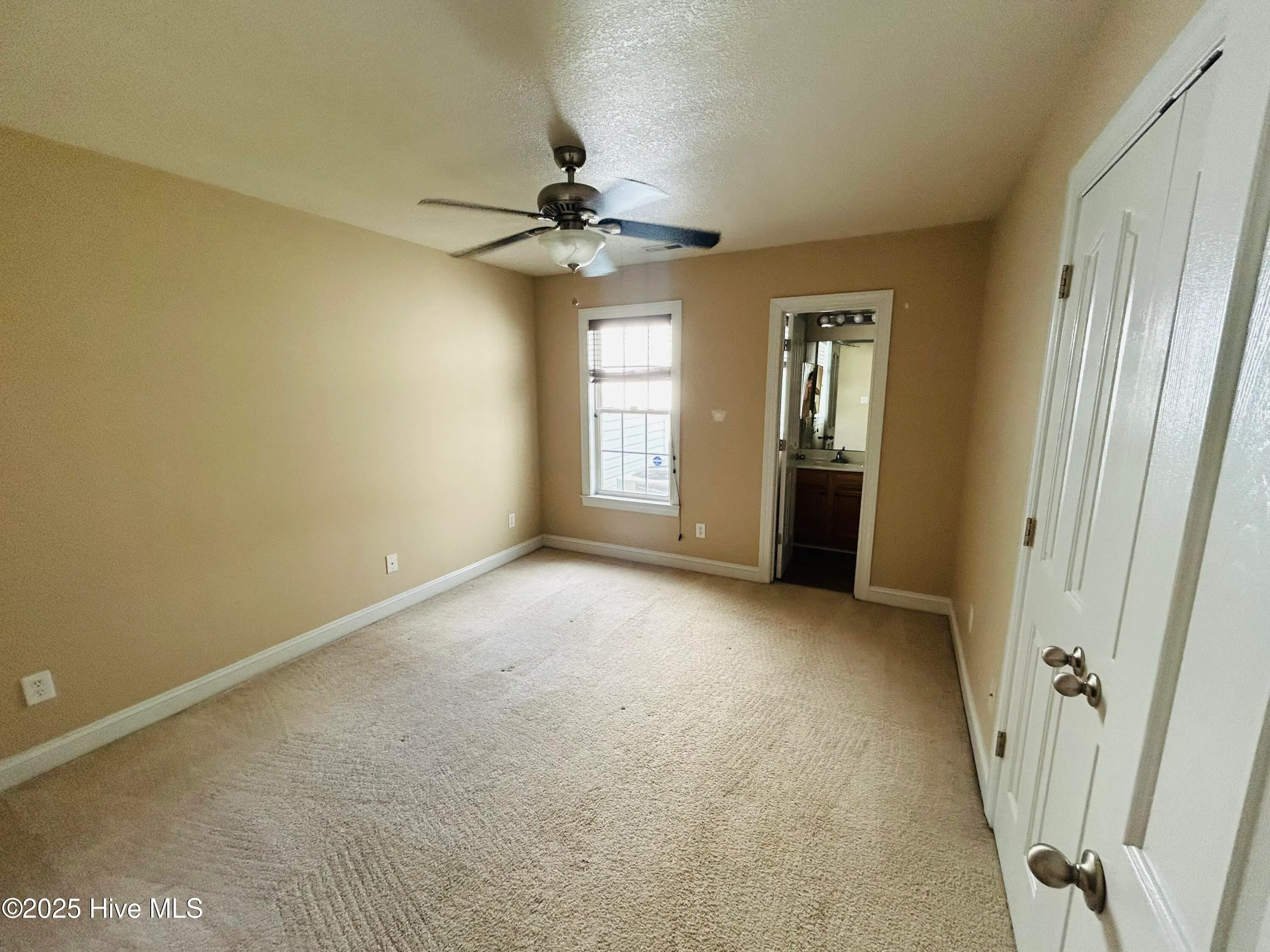 Jacksonville, North Carolina 28546, United States, 3 Bedrooms Bedrooms, ,3 BathroomsBathrooms,Residential,Pending,196667