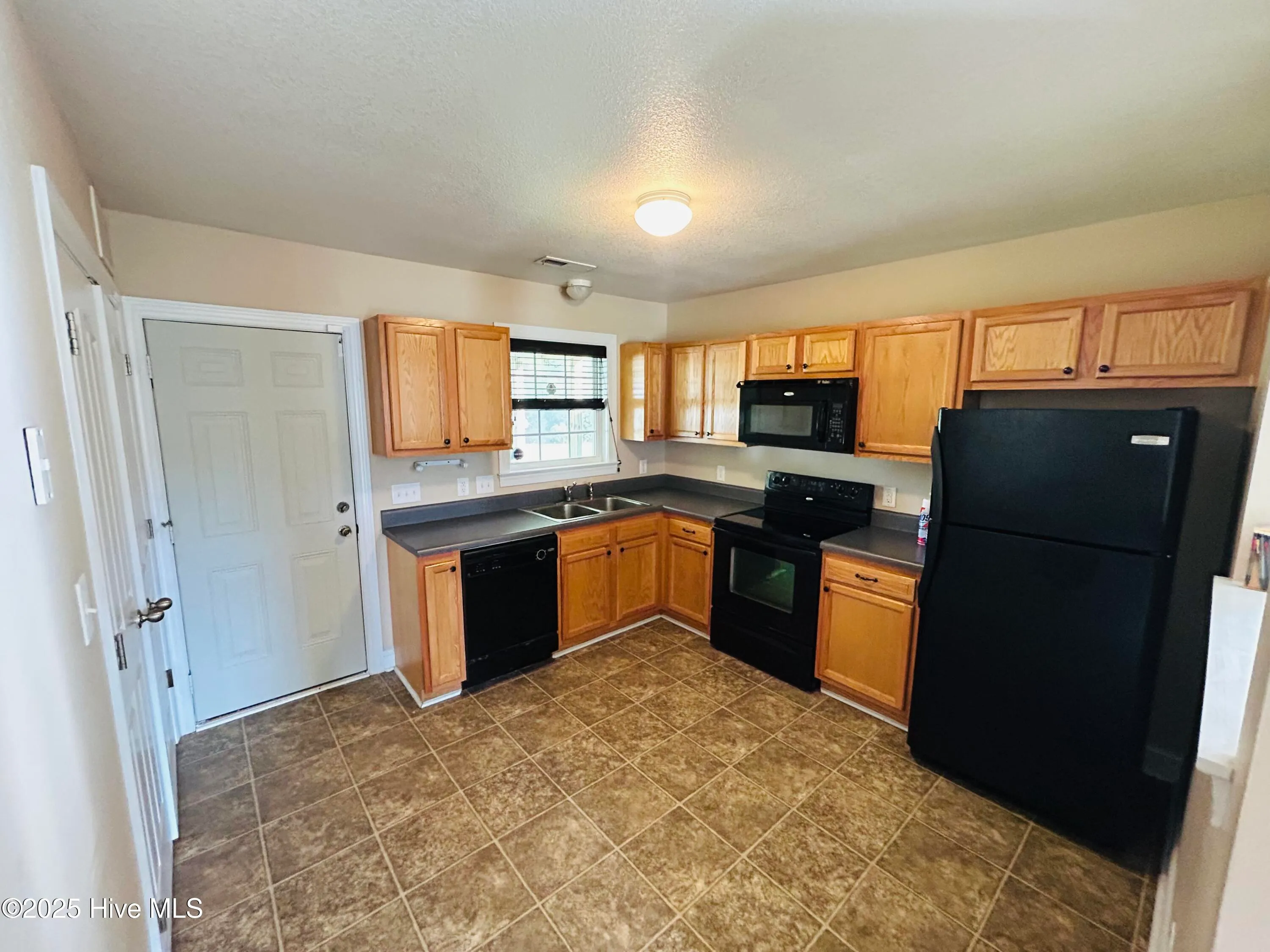 Jacksonville, North Carolina 28546, United States, 3 Bedrooms Bedrooms, ,3 BathroomsBathrooms,Residential,Pending,196667