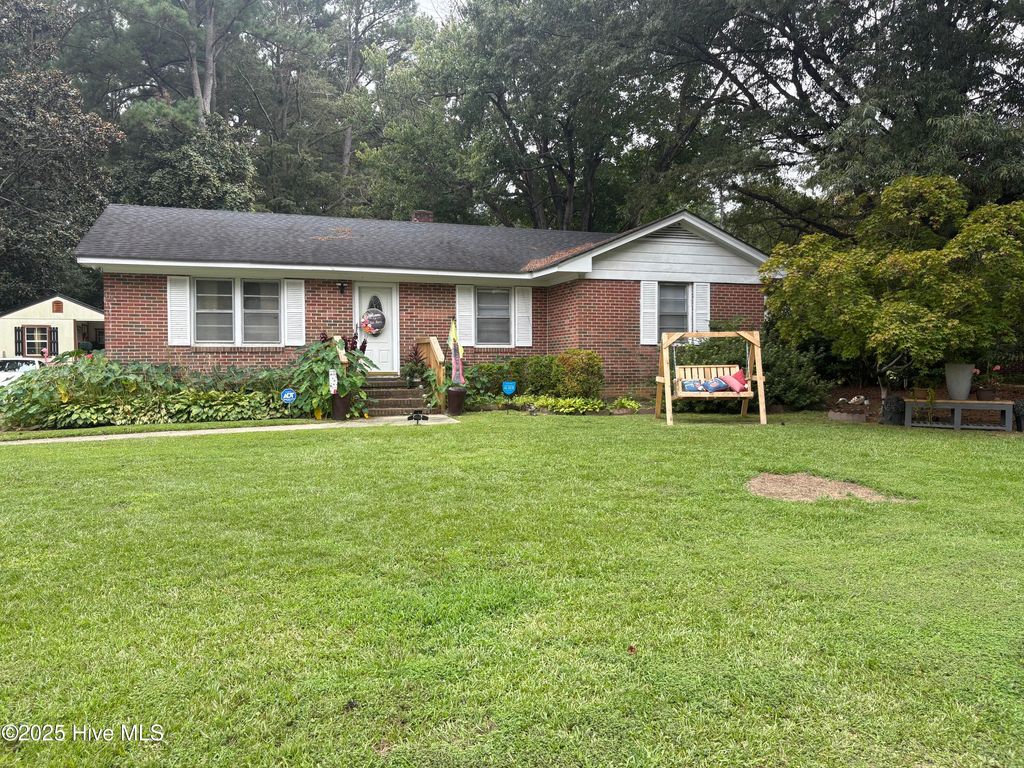 Photo of 1403 Westwood Avenue W, Wilson, NC 27893 (MLS # 100526988)