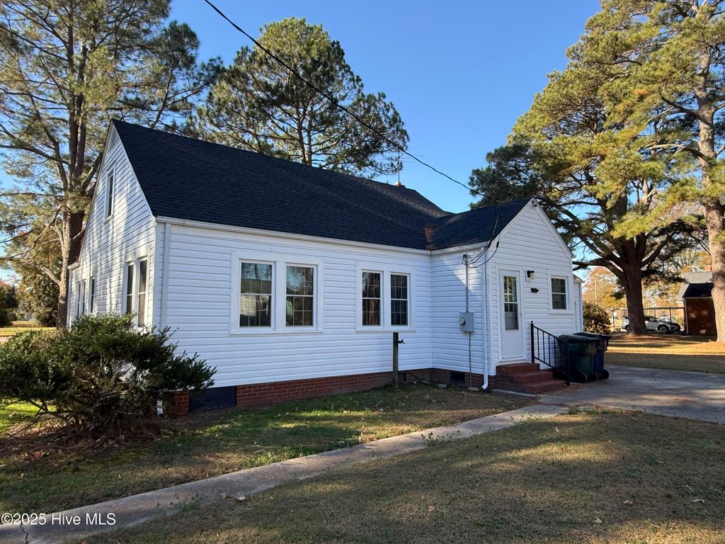 Photo of 201 W Carolina Street, Fremont, NC 27830 (MLS # 100542131)