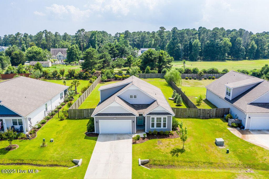 Photo of 239 Seneca Reef Drive, Hampstead, NC 28443 (MLS # 100531875)