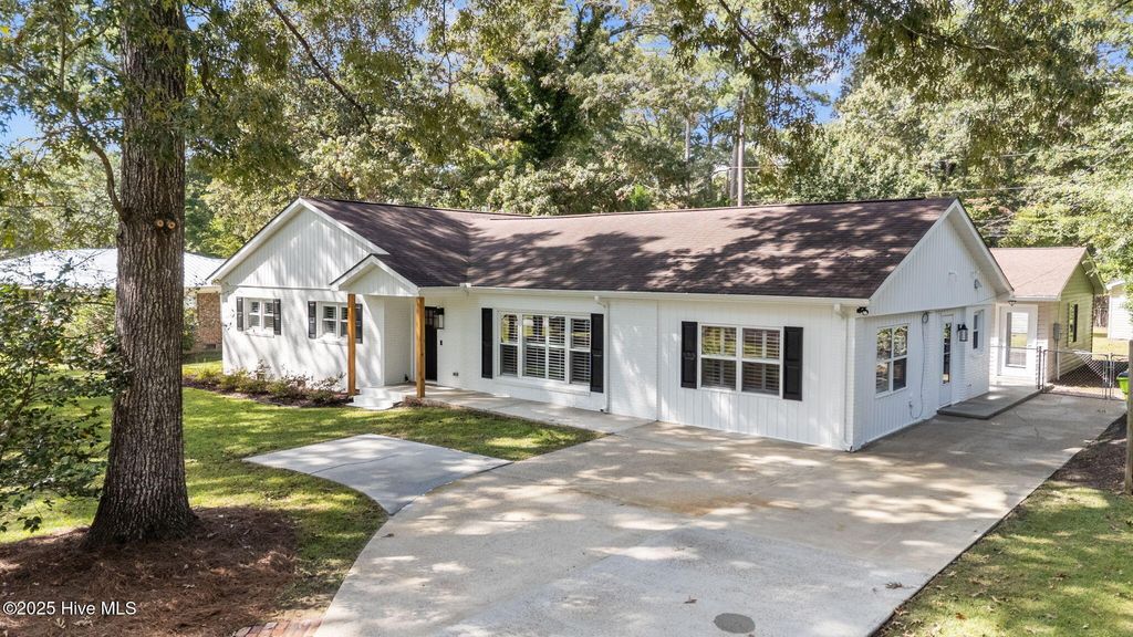 Photo of 3622 Fox Chase Road, Trent Woods, NC 28562 (MLS # 100531571)