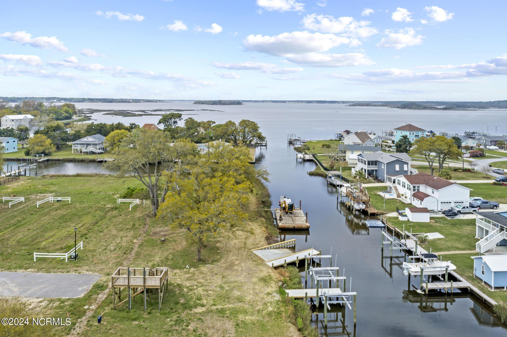 104 Flippers Cove Drive 9