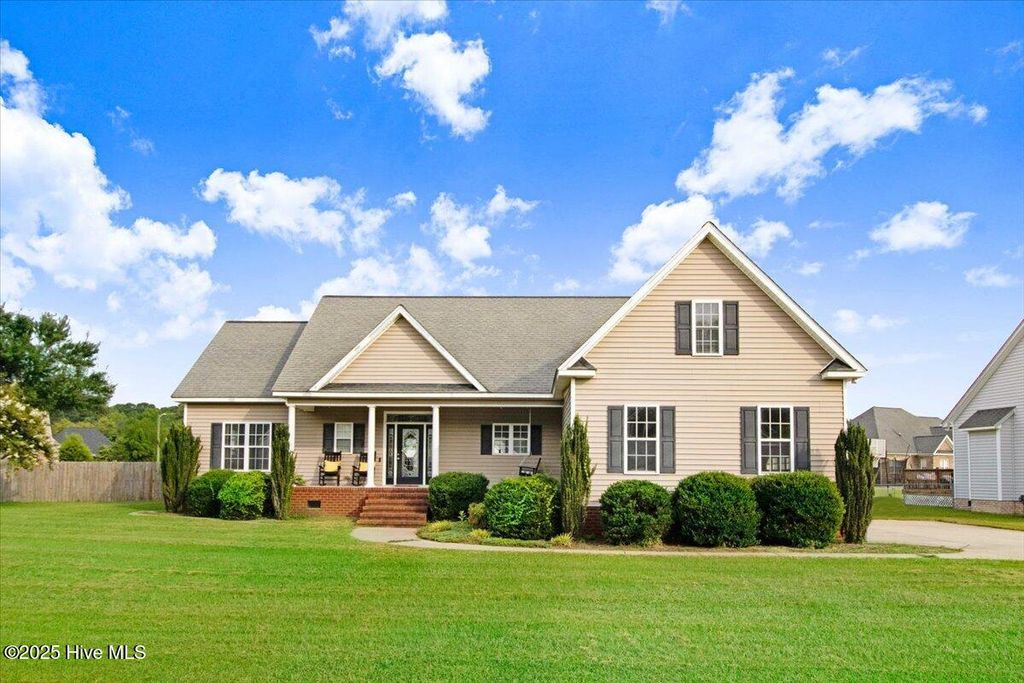 Photo of 203 Clemens Drive, Pikeville, NC 27863 (MLS # 100523357)
