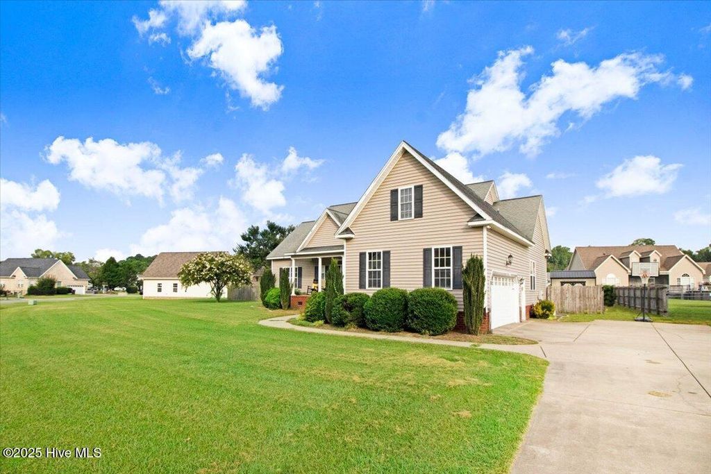 Photo of 203 Clemens Drive, Pikeville, NC 27863 (MLS # 100523357)