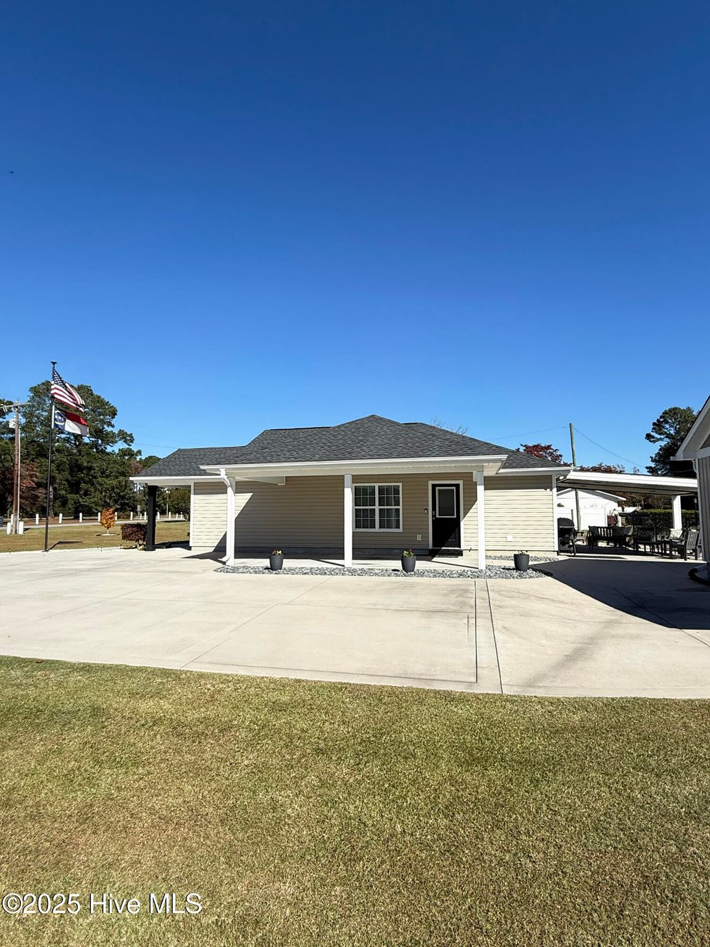 Photo of 103 Glenwood Drive, Elizabethtown, NC 28337 (MLS # 100539086)