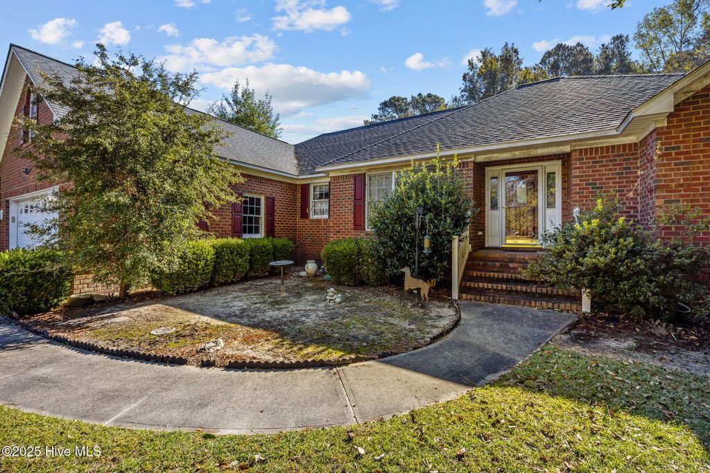 Photo of 106 Hyde Court, New Bern, NC 28562 (MLS # 100538226)