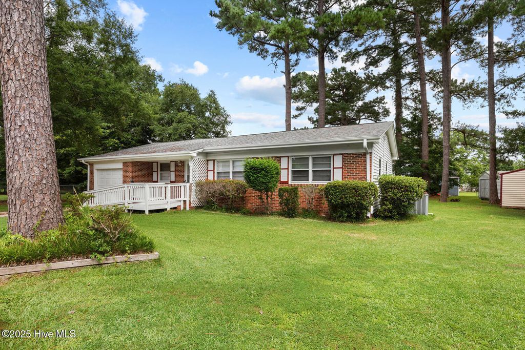 Photo of 1 Lee Court, Jacksonville, NC 28546 (MLS # 100523825)