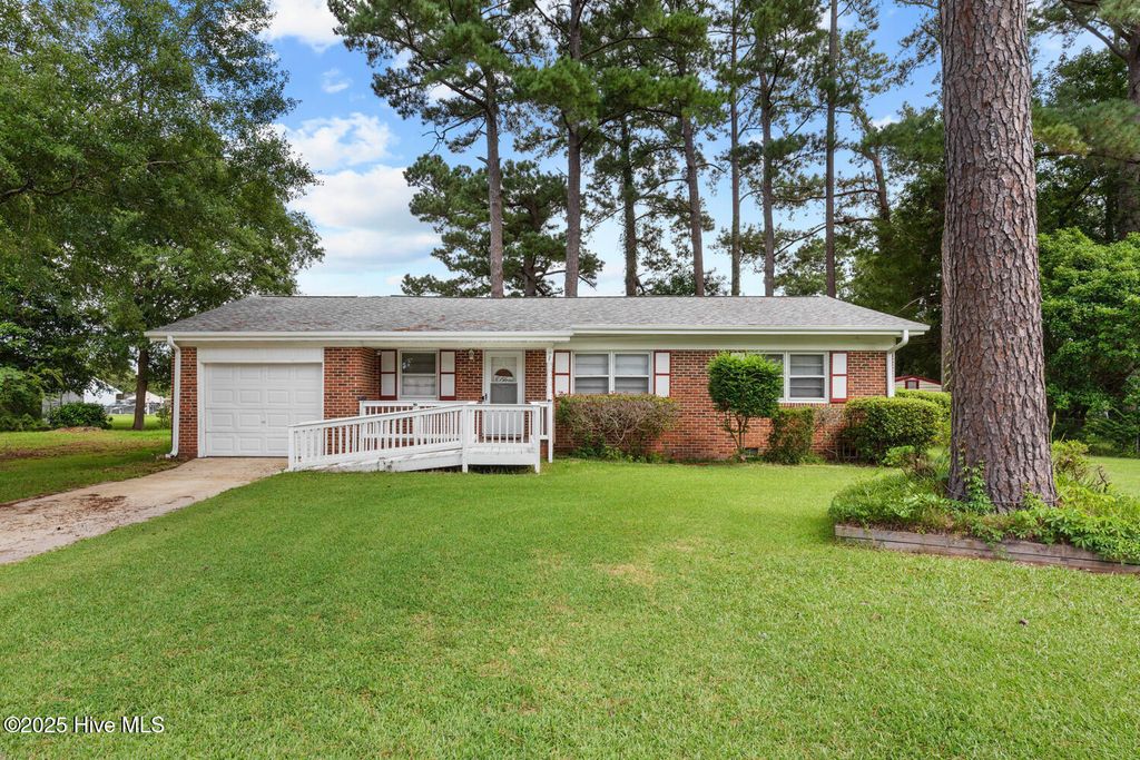 Photo of 1 Lee Court, Jacksonville, NC 28546 (MLS # 100523825)