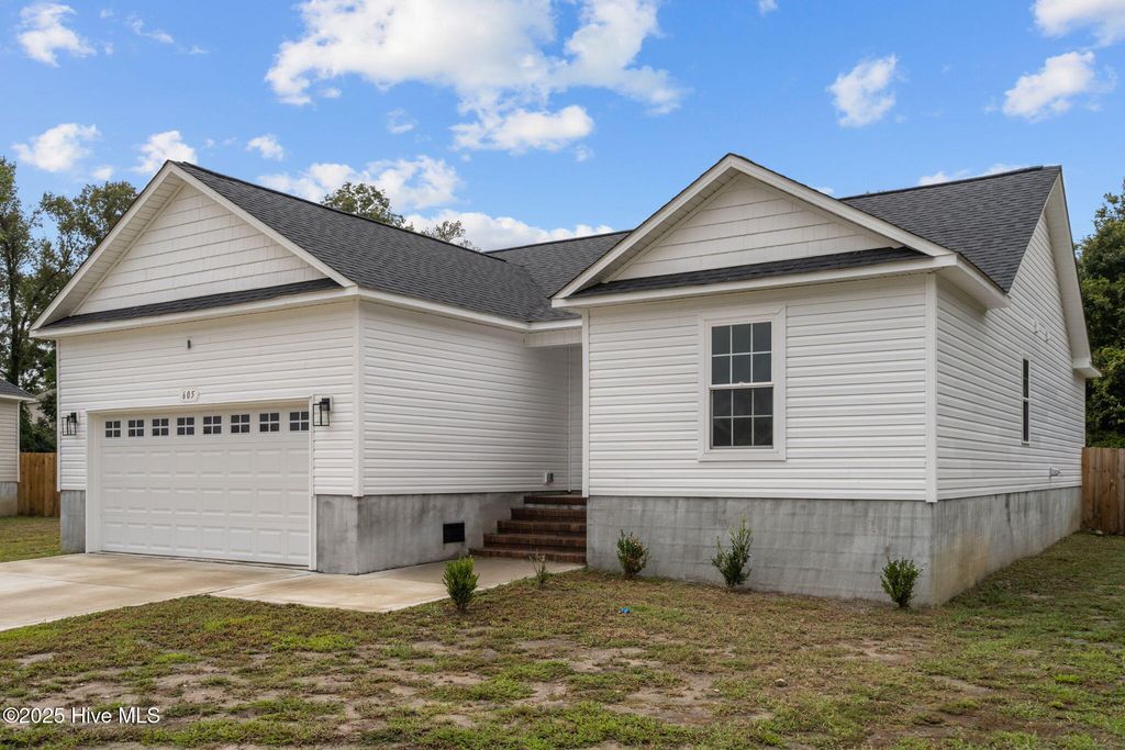 Photo of 605 Sonata Court, Richlands, NC 28574 (MLS # 100534158)