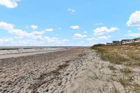 A home in North Topsail Beach