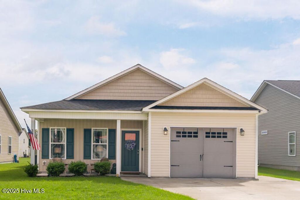 Photo of 307 E Hargett Street, Richlands, NC 28574 (MLS # 100526230)