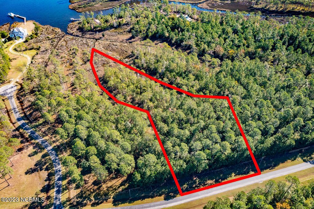 Photo of 29 Paradox Point Drive, Aurora, NC 27806 (MLS # 100410455)