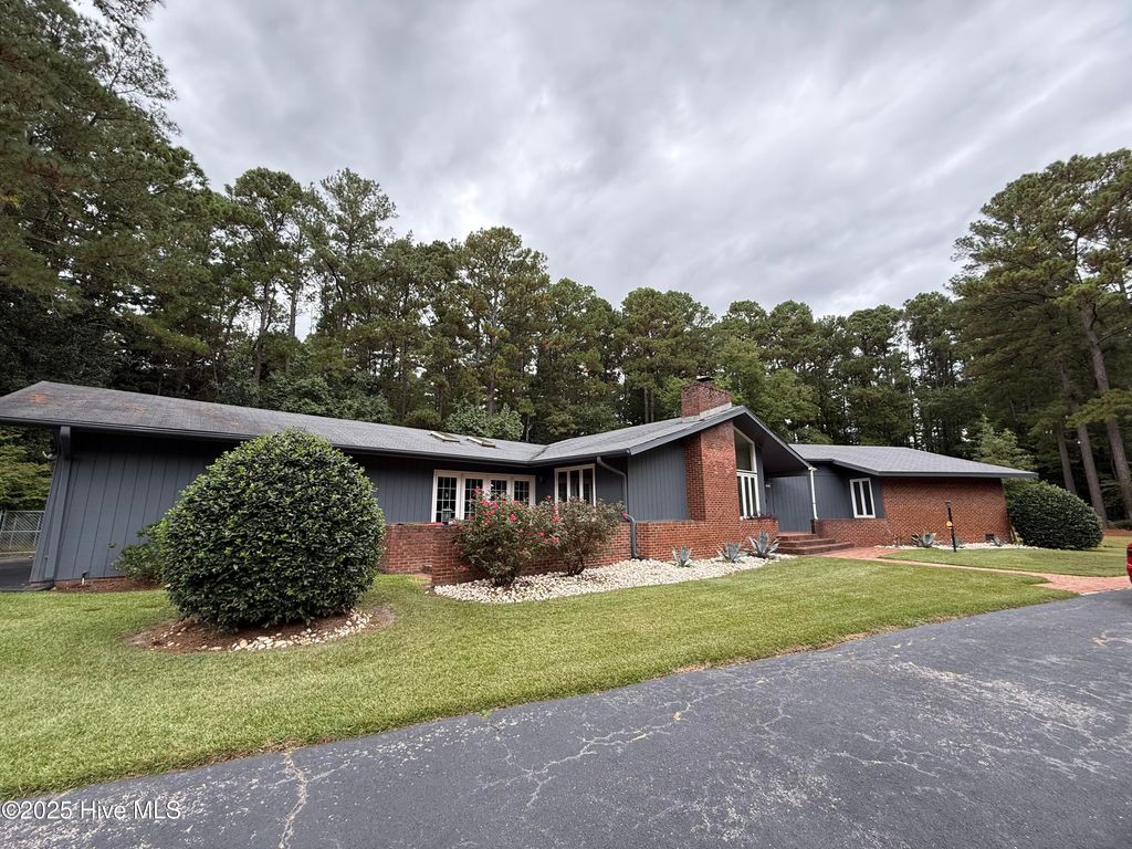 Photo of 407 Bundy Lane, Laurinburg, NC 28352 (MLS # 100534645)