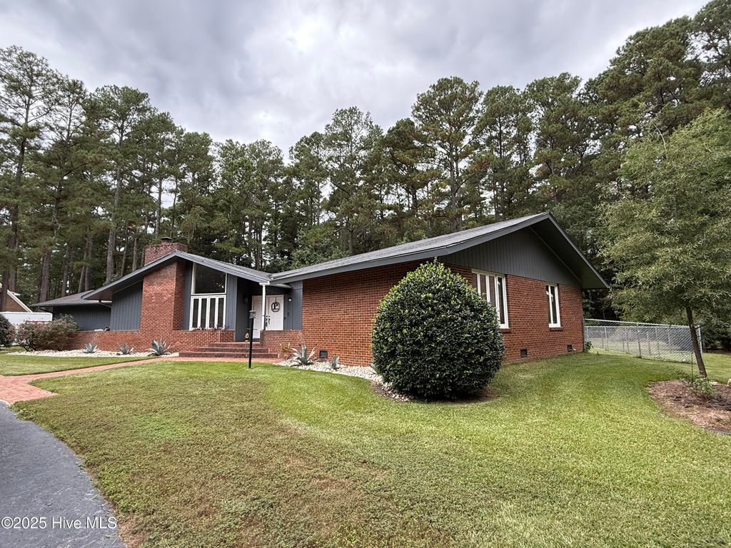 Photo of 407 Bundy Lane, Laurinburg, NC 28352 (MLS # 100534645)