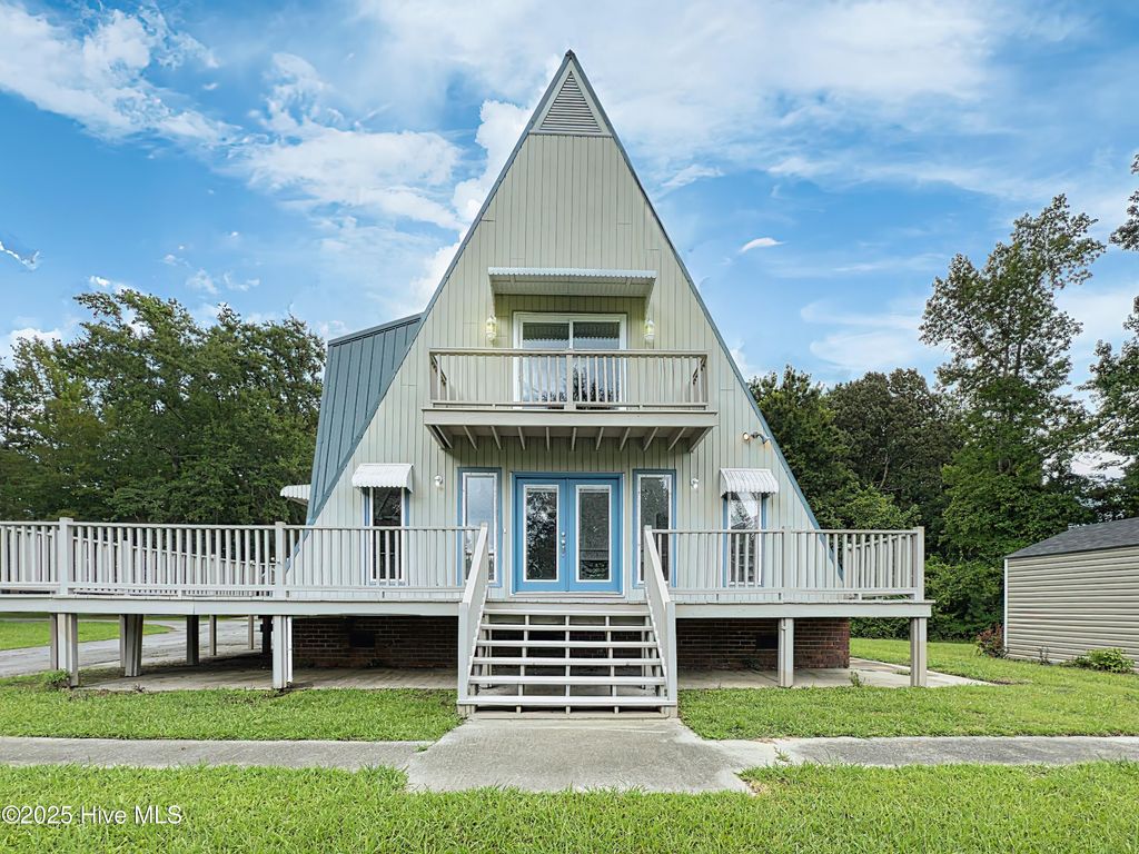 Photo of 211 Country Club Boulevard, Jacksonville, NC 28540 (MLS # 100519170)