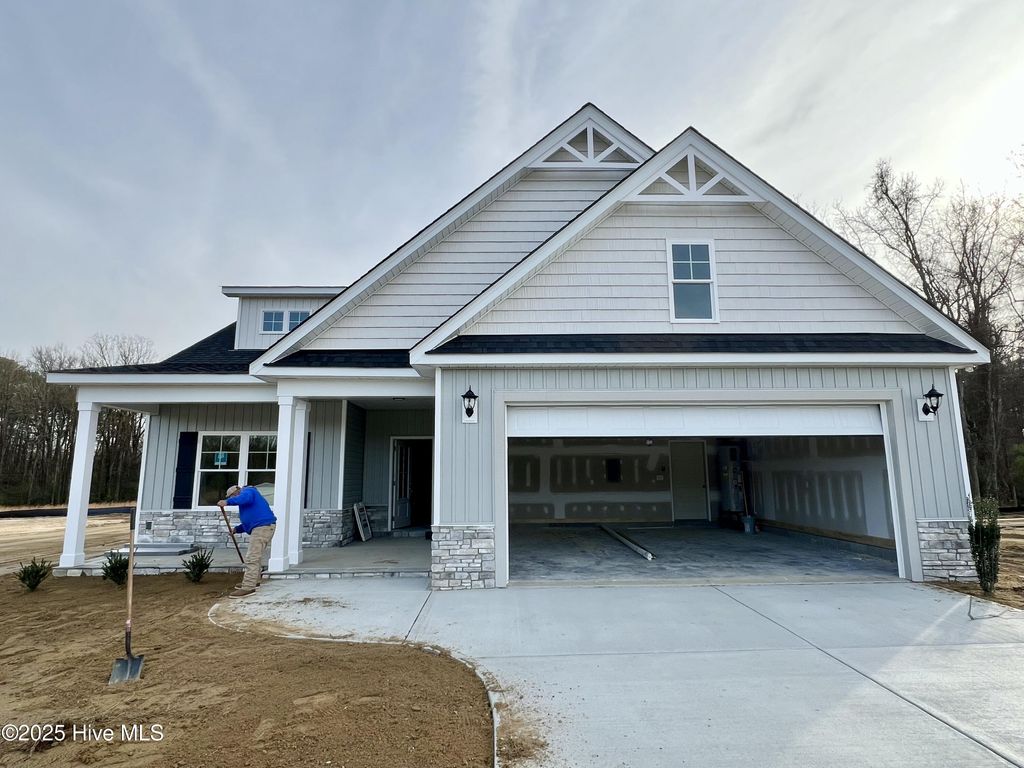 Photo of 402 Creeks Edge Drive, Pikeville, NC 27863 (MLS # 100535554)