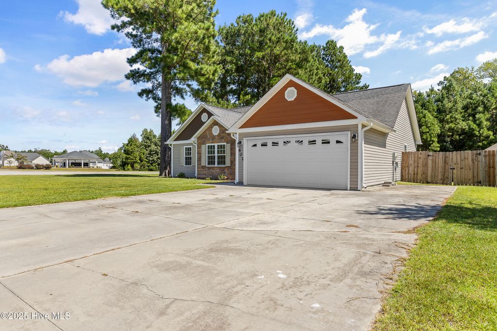 Photo of 601 Pine Thicket Lane, Jacksonville, NC 28546 (MLS # 100529005)
