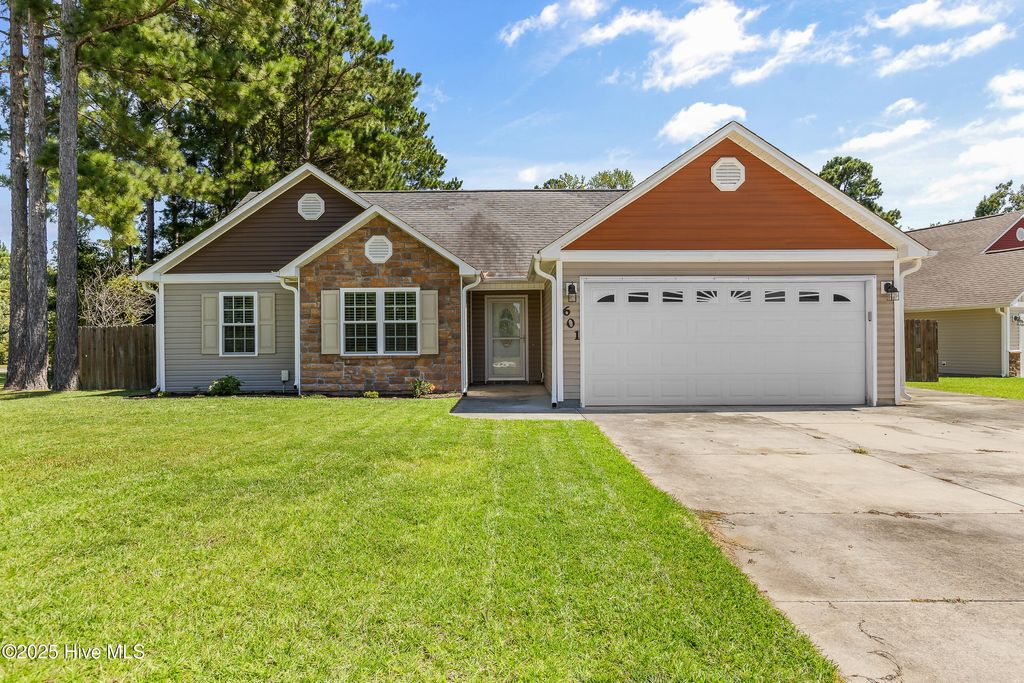 Photo of 601 Pine Thicket Lane, Jacksonville, NC 28546 (MLS # 100529005)