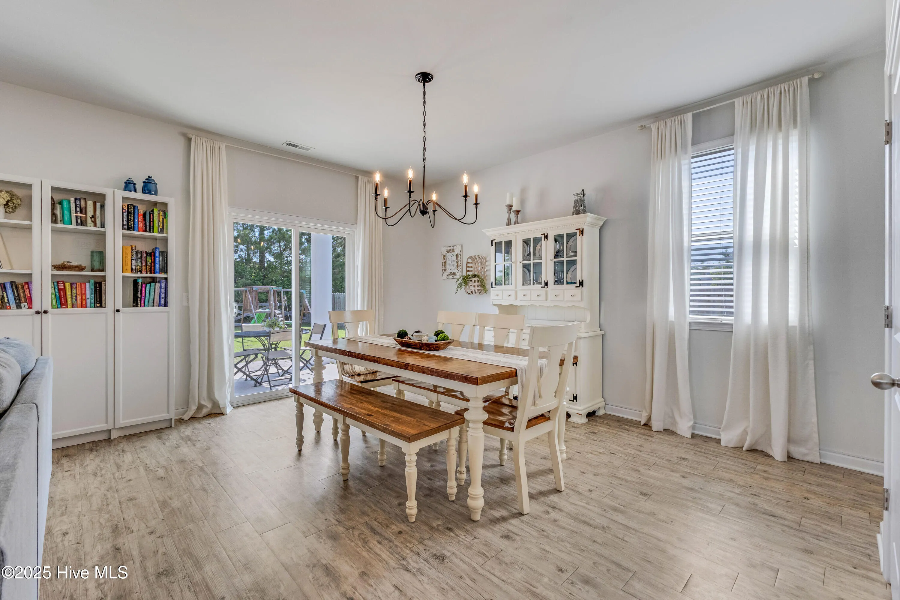 Leland, North Carolina 28451, United States, 4 Bedrooms Bedrooms, ,3 BathroomsBathrooms,Residential,Pending,133344