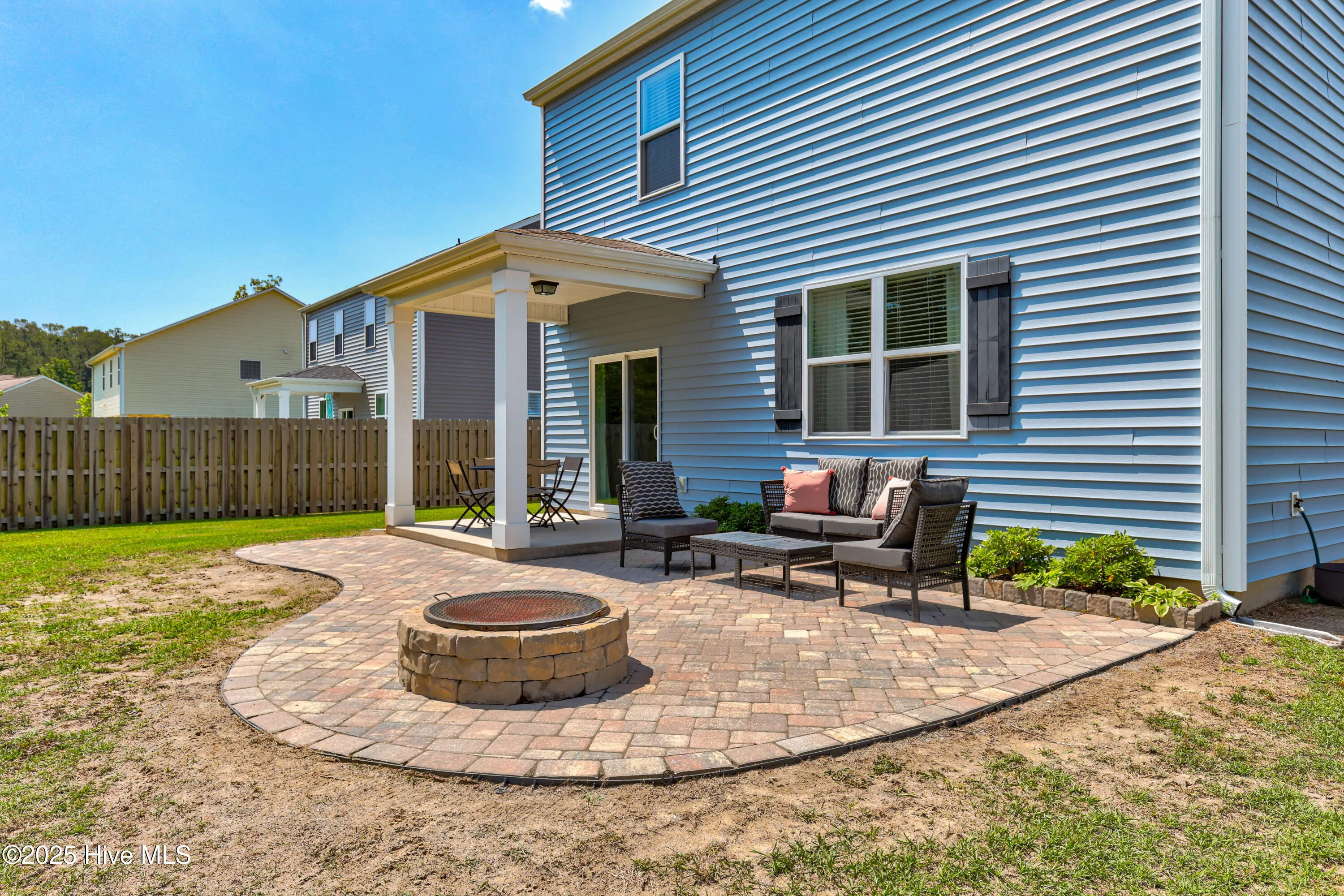 Leland, North Carolina 28451, United States, 4 Bedrooms Bedrooms, ,3 BathroomsBathrooms,Residential,Pending,133344