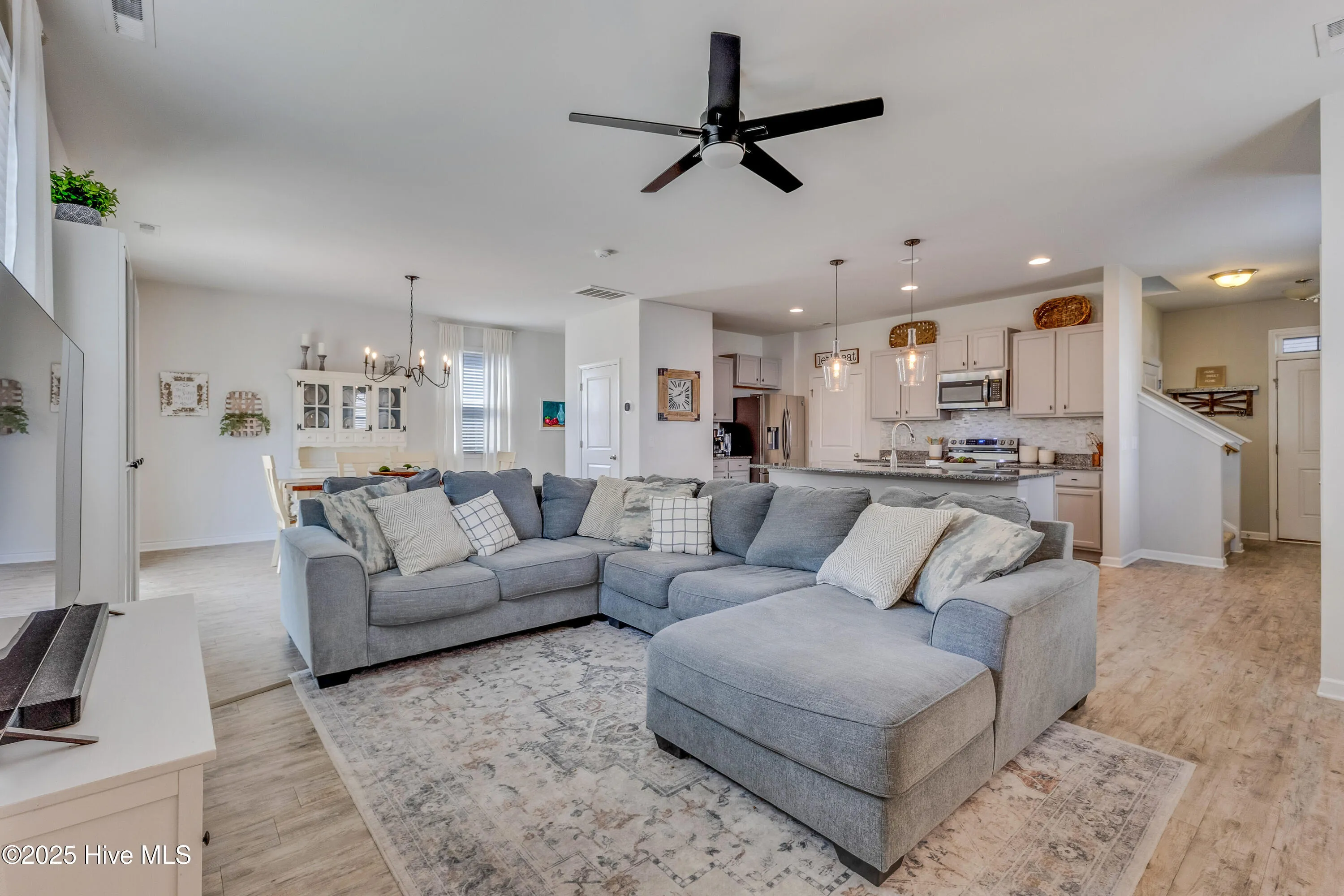 Leland, North Carolina 28451, United States, 4 Bedrooms Bedrooms, ,3 BathroomsBathrooms,Residential,Pending,133344