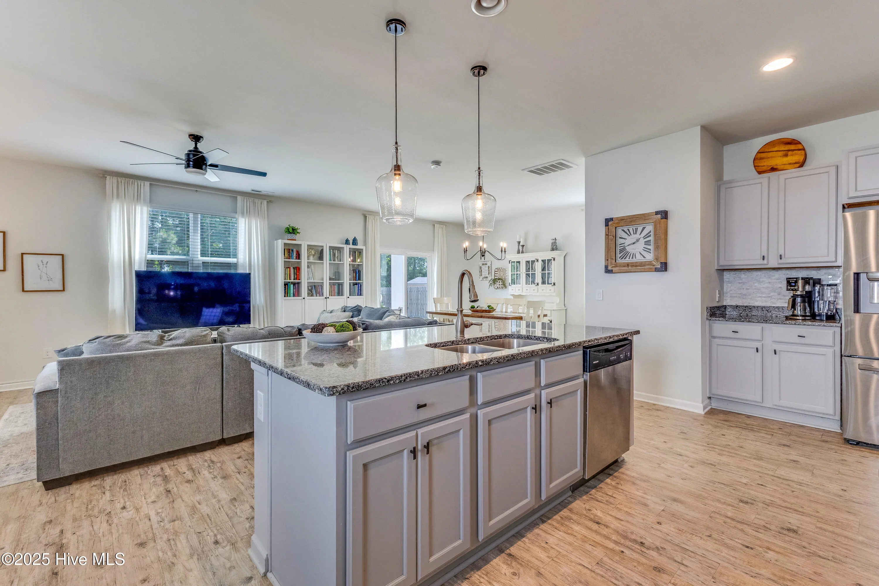 Leland, North Carolina 28451, United States, 4 Bedrooms Bedrooms, ,3 BathroomsBathrooms,Residential,Pending,133344