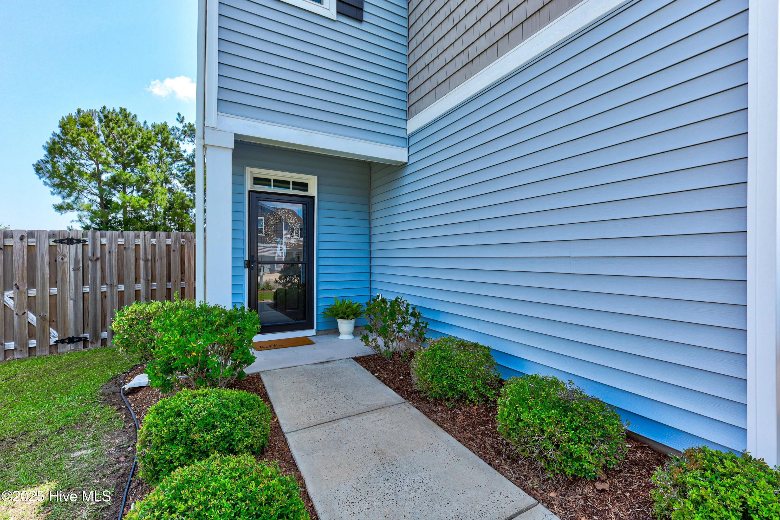 Leland, North Carolina 28451, United States, 4 Bedrooms Bedrooms, ,3 BathroomsBathrooms,Residential,Pending,133344