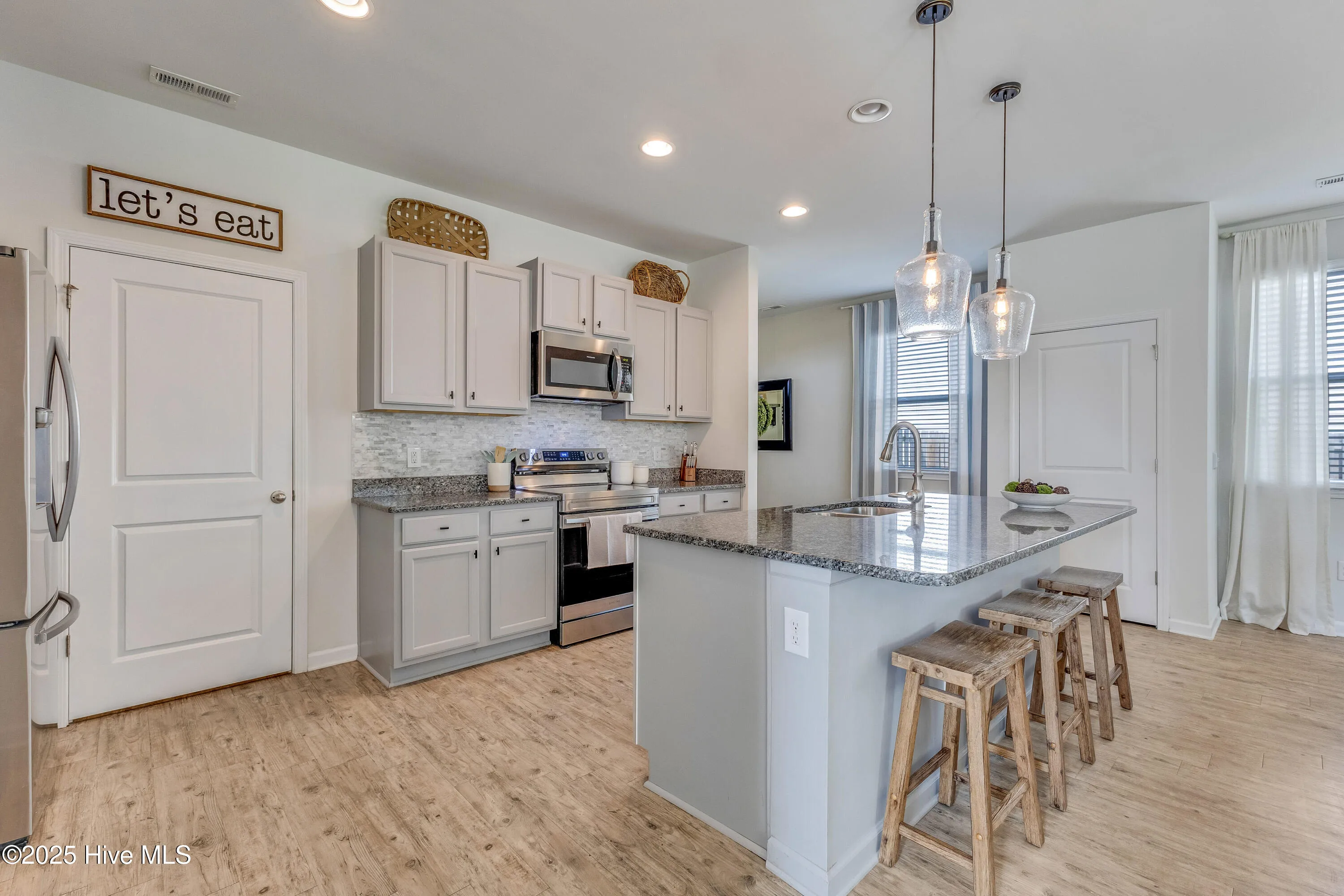 Leland, North Carolina 28451, United States, 4 Bedrooms Bedrooms, ,3 BathroomsBathrooms,Residential,Pending,133344