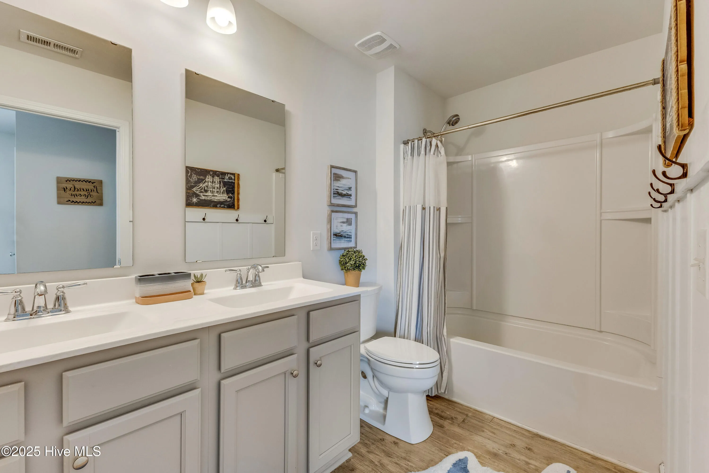 Leland, North Carolina 28451, United States, 4 Bedrooms Bedrooms, ,3 BathroomsBathrooms,Residential,Pending,133344