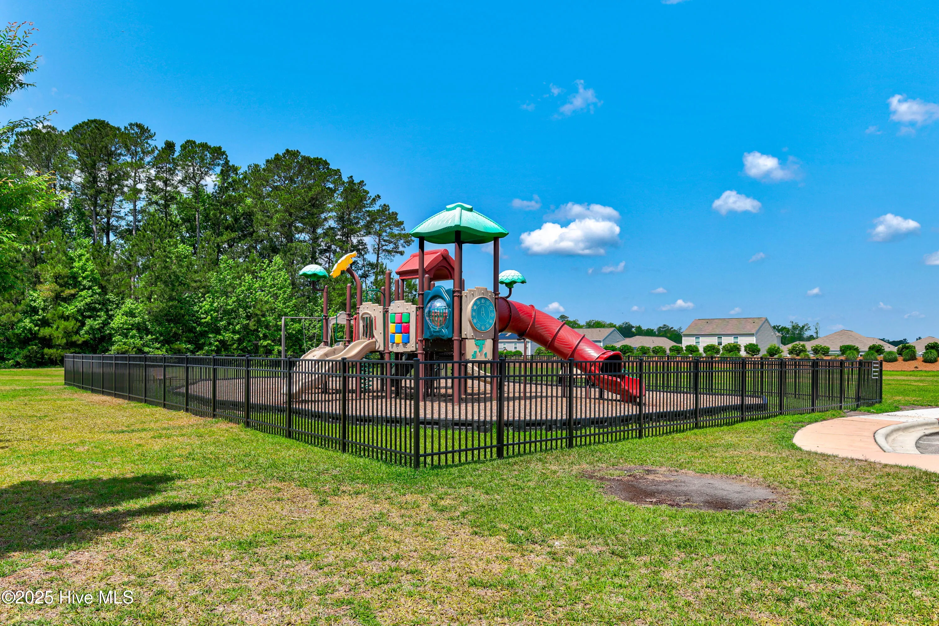 Leland, North Carolina 28451, United States, 4 Bedrooms Bedrooms, ,3 BathroomsBathrooms,Residential,Pending,133344