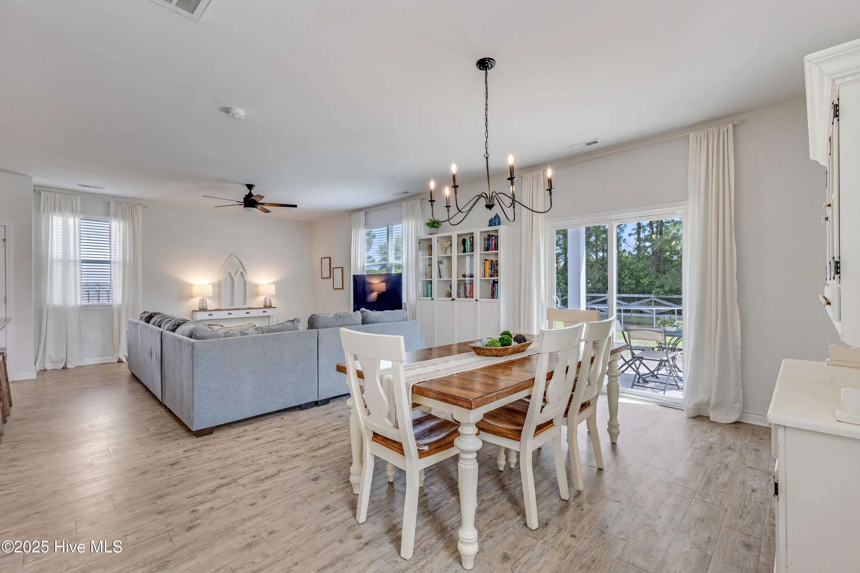 Leland, North Carolina 28451, United States, 4 Bedrooms Bedrooms, ,3 BathroomsBathrooms,Residential,Pending,133344