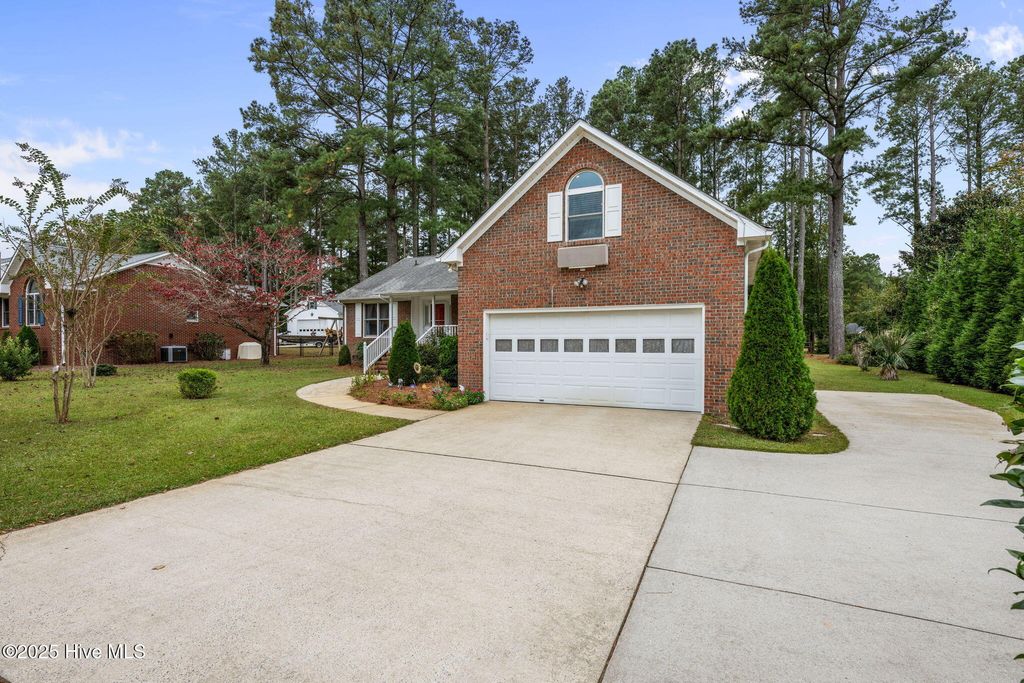 Photo of 315 N Carolina Drive, New Bern, NC 28562 (MLS # 100538464)