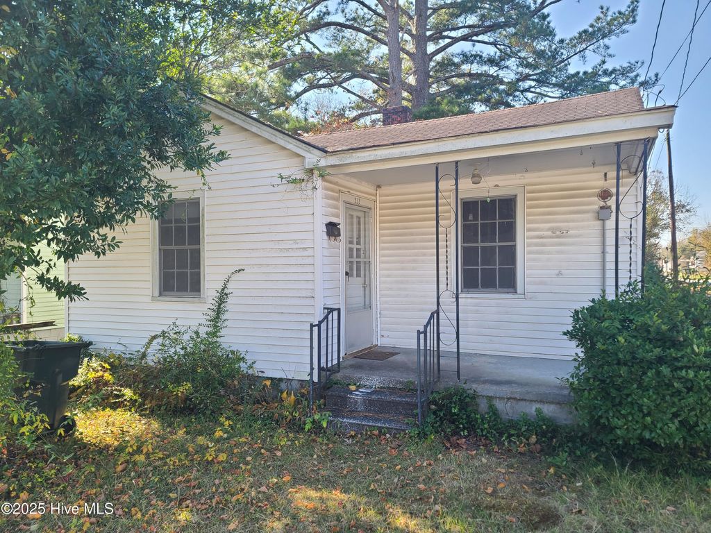 Photo of 212 Clay Street, Kinston, NC 28501 (MLS # 100542900)