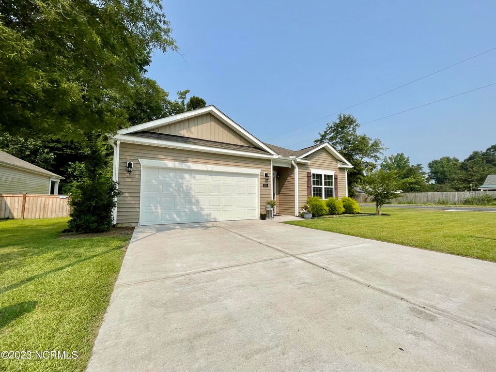 Photo of 200 Gabrielle Street, New Bern, NC 28560 (MLS # 100536581)