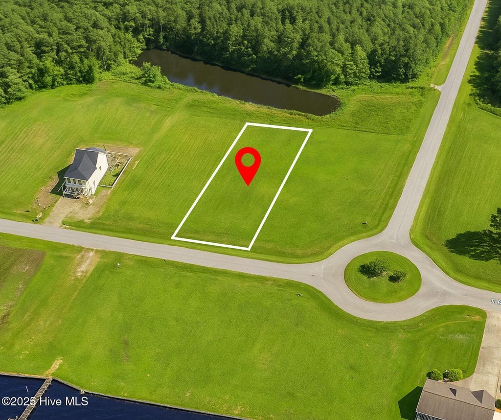 Photo of 72 W Dowry Creek, Belhaven, NC 27810 (MLS # 100518376)