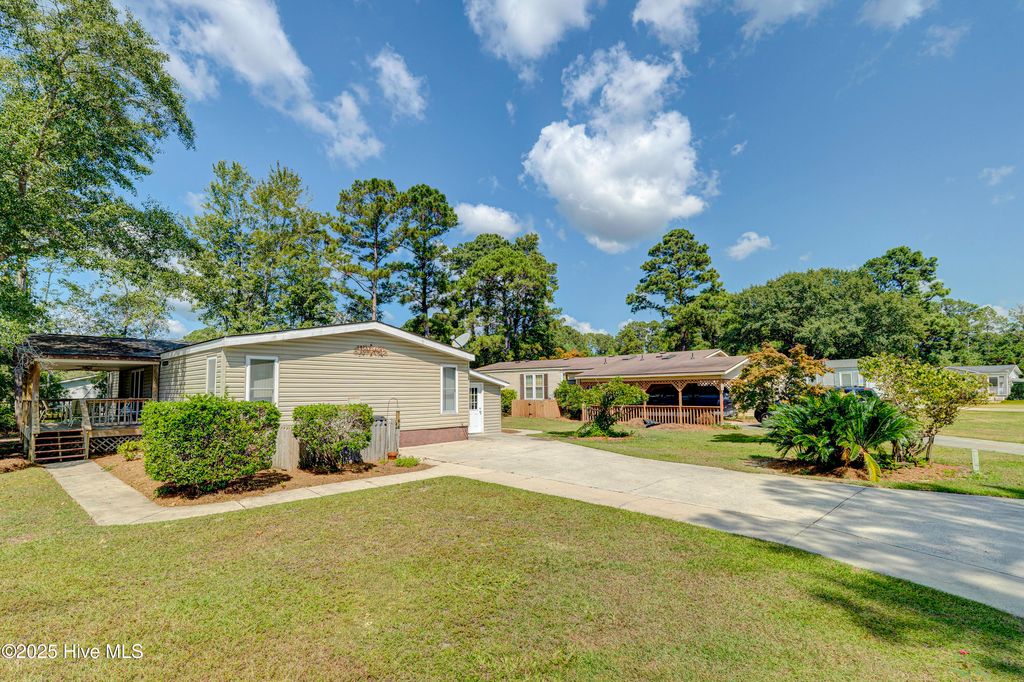 Photo of 609 Outrigger Court, Hampstead, NC 28443 (MLS # 100532142)
