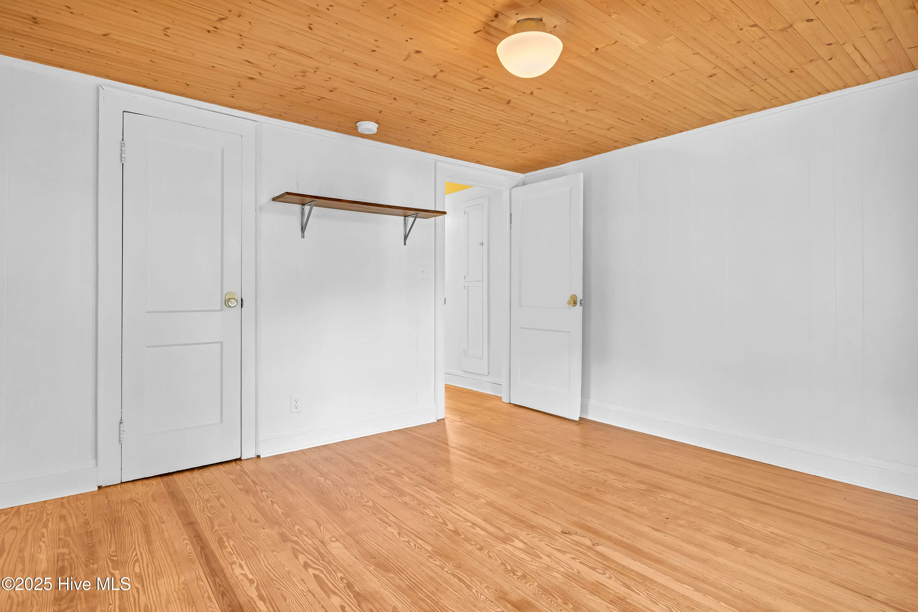 Wilmington, North Carolina 28403, United States, 4 Bedrooms Bedrooms, ,2 BathroomsBathrooms,Residential,Pending,185223