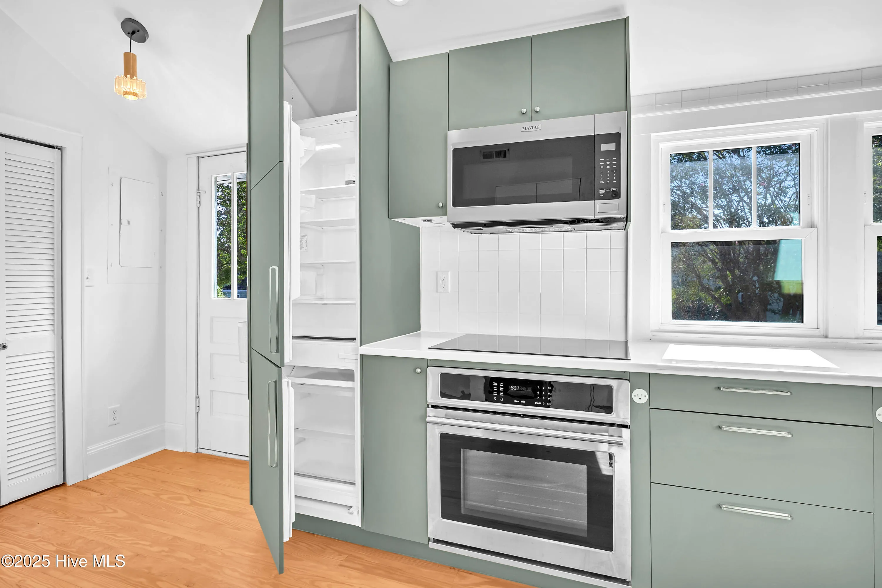 Wilmington, North Carolina 28403, United States, 4 Bedrooms Bedrooms, ,2 BathroomsBathrooms,Residential,Pending,185223