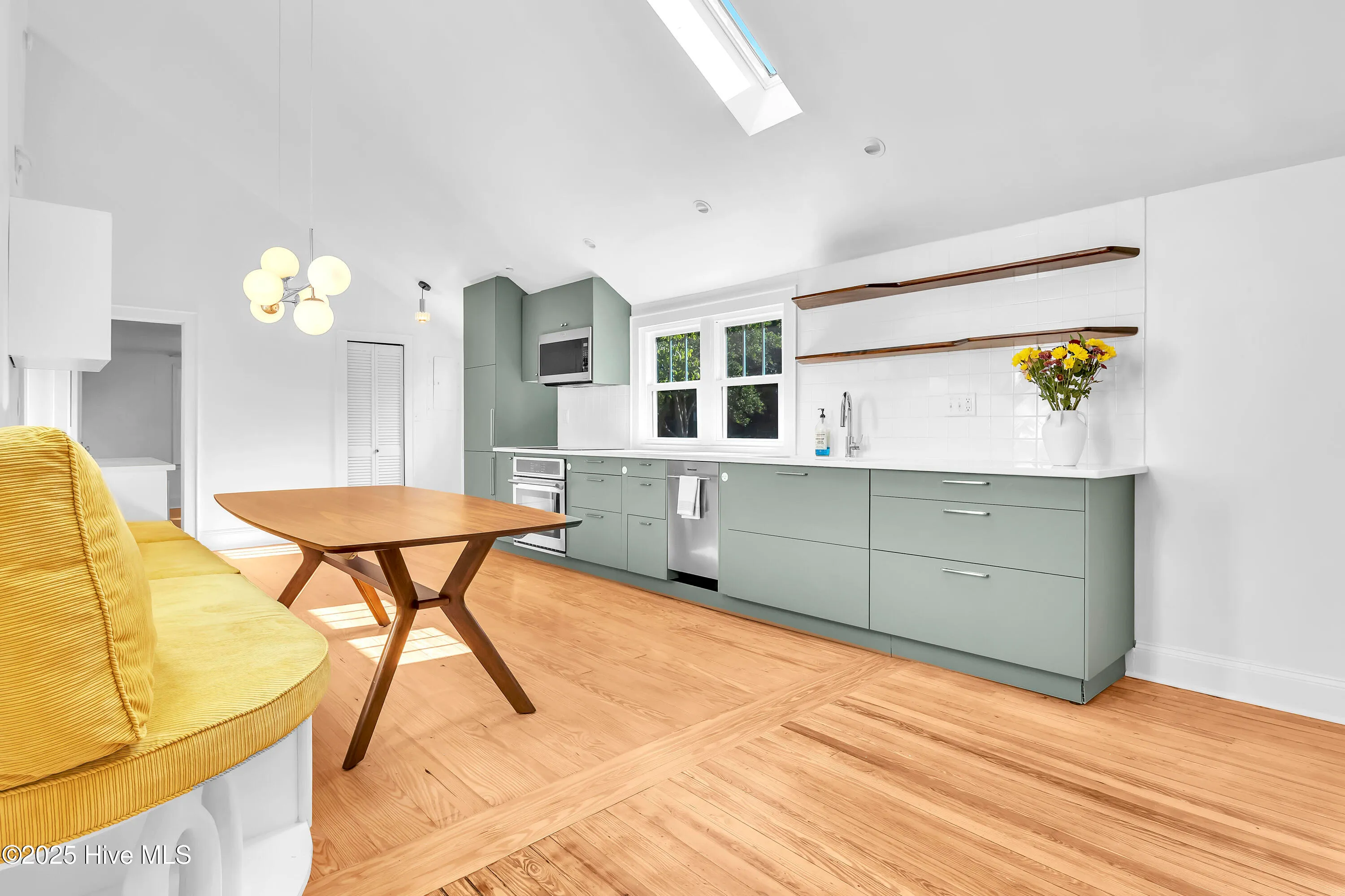 Wilmington, North Carolina 28403, United States, 4 Bedrooms Bedrooms, ,2 BathroomsBathrooms,Residential,Pending,185223