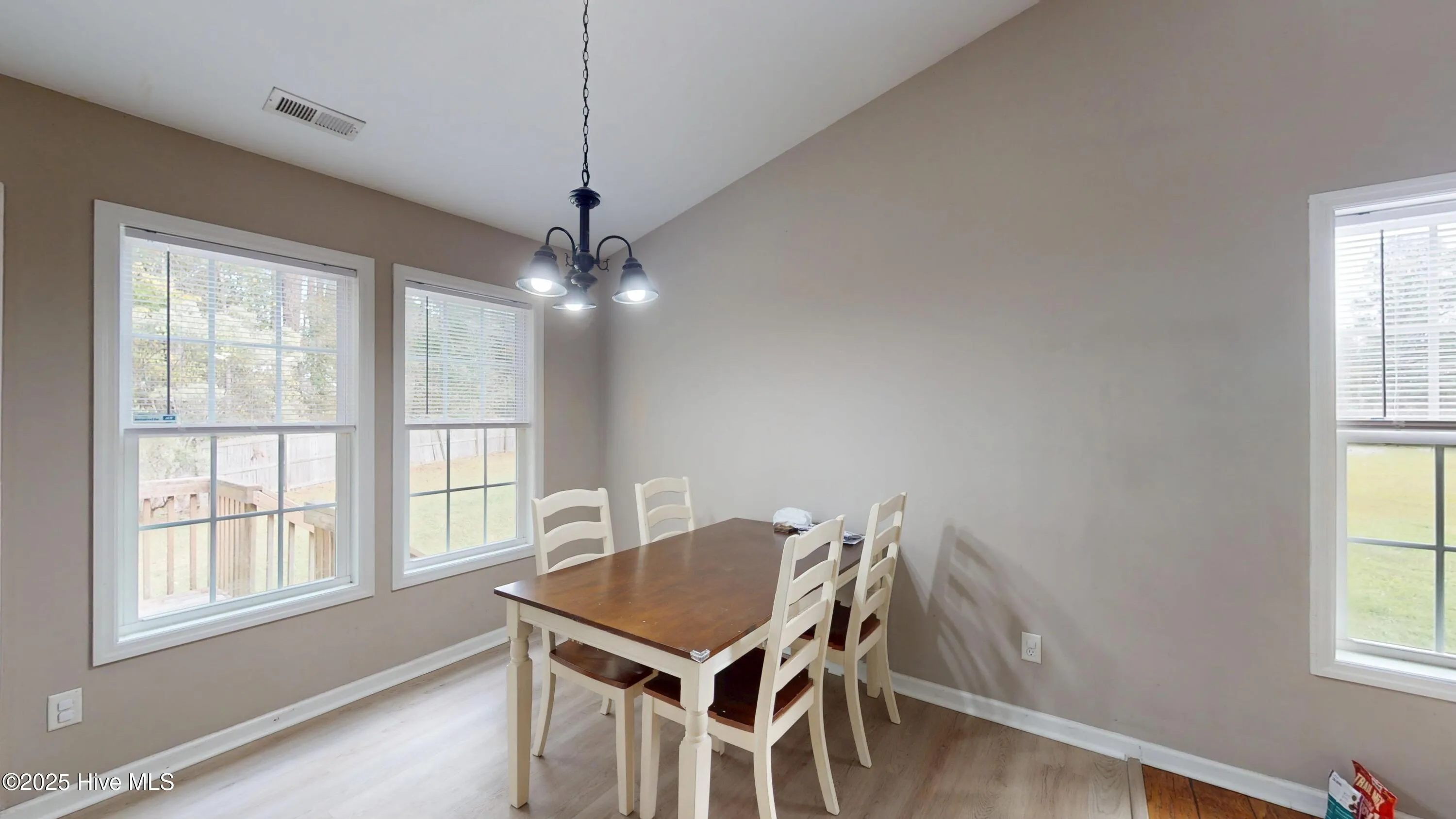 Richlands, North Carolina 28574, United States, 3 Bedrooms Bedrooms, ,2 BathroomsBathrooms,Residential,Active,235291