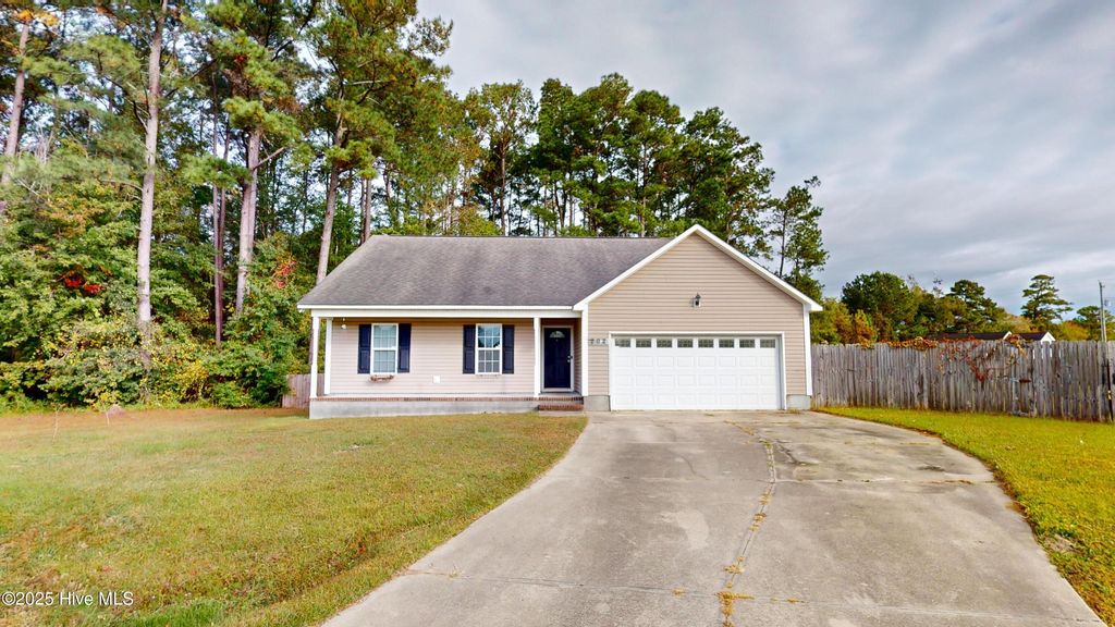 Photo of 202 Wagon Court, Richlands, NC 28574 (MLS # 100538716)