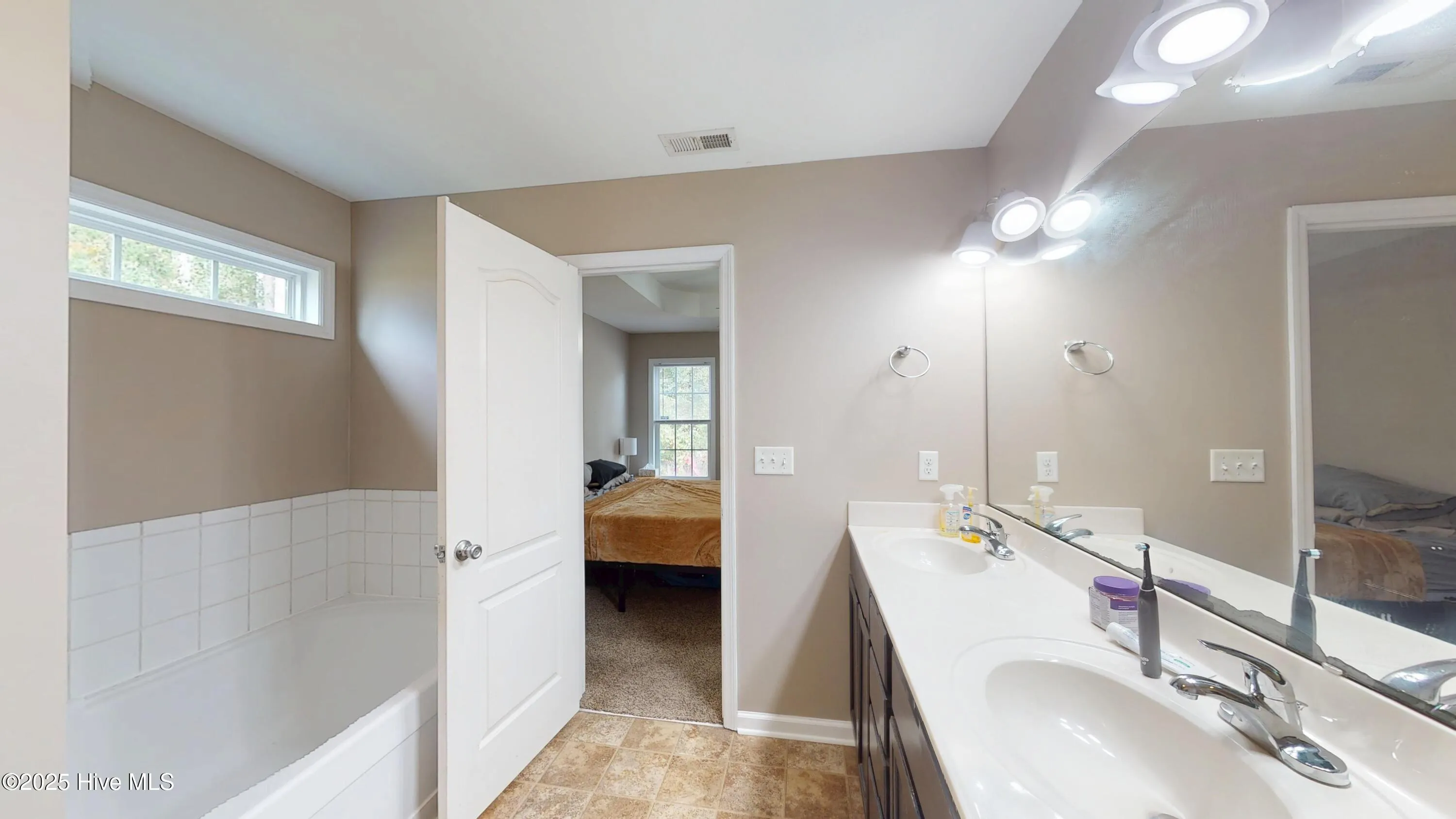 Richlands, North Carolina 28574, United States, 3 Bedrooms Bedrooms, ,2 BathroomsBathrooms,Residential,Active,235291