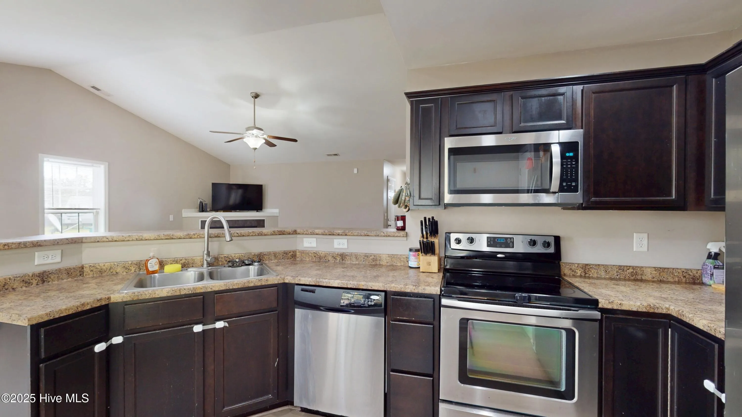 Richlands, North Carolina 28574, United States, 3 Bedrooms Bedrooms, ,2 BathroomsBathrooms,Residential,Active,235291