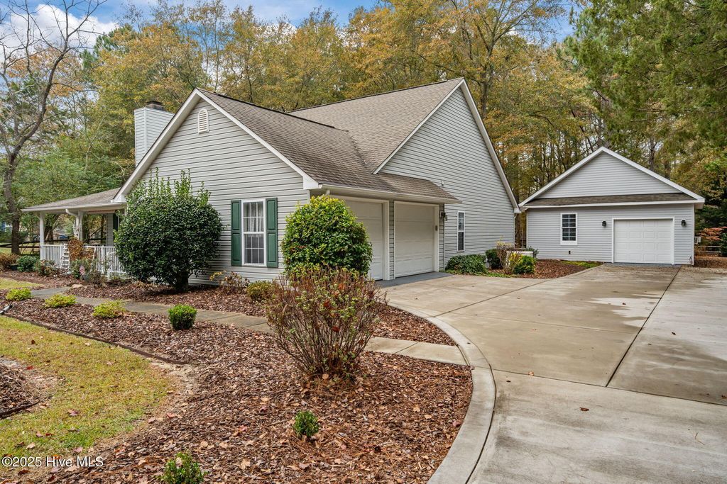 Photo of 126 W Shenandoah Road, West End, NC 27376 (MLS # 100542638)