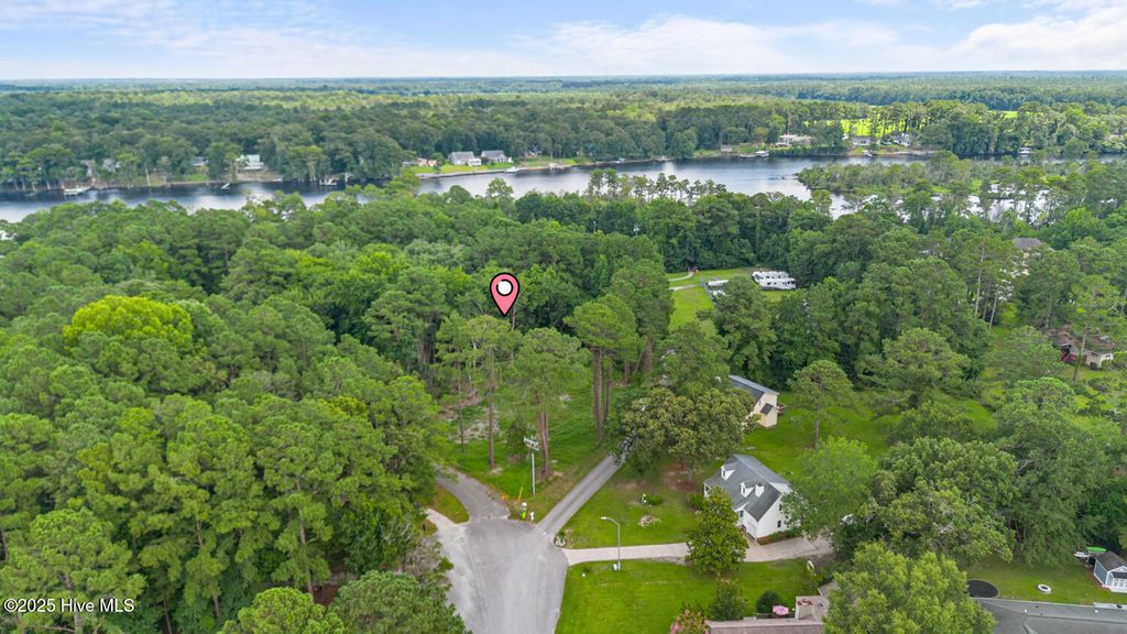 Photo of 202 Gull Pointe, New Bern, NC 28562 (MLS # 100519425)