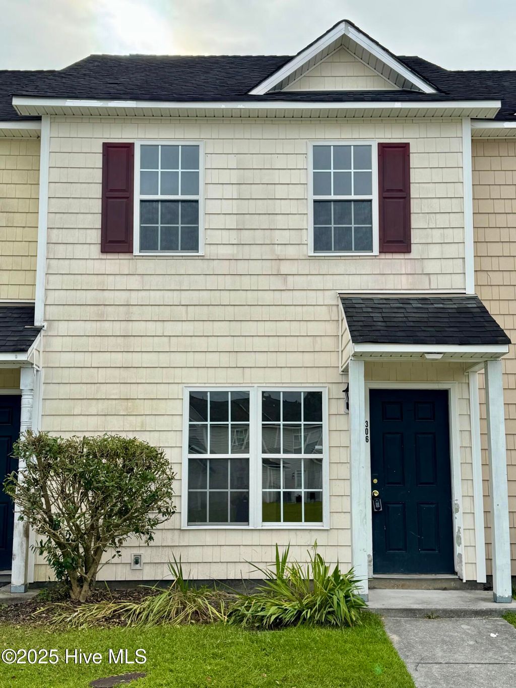 Photo of 306 Ashwood Drive, Jacksonville, NC 28546 (MLS # 100527317)