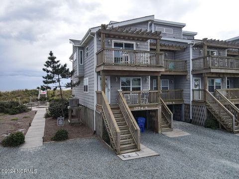 A home in North Topsail Beach